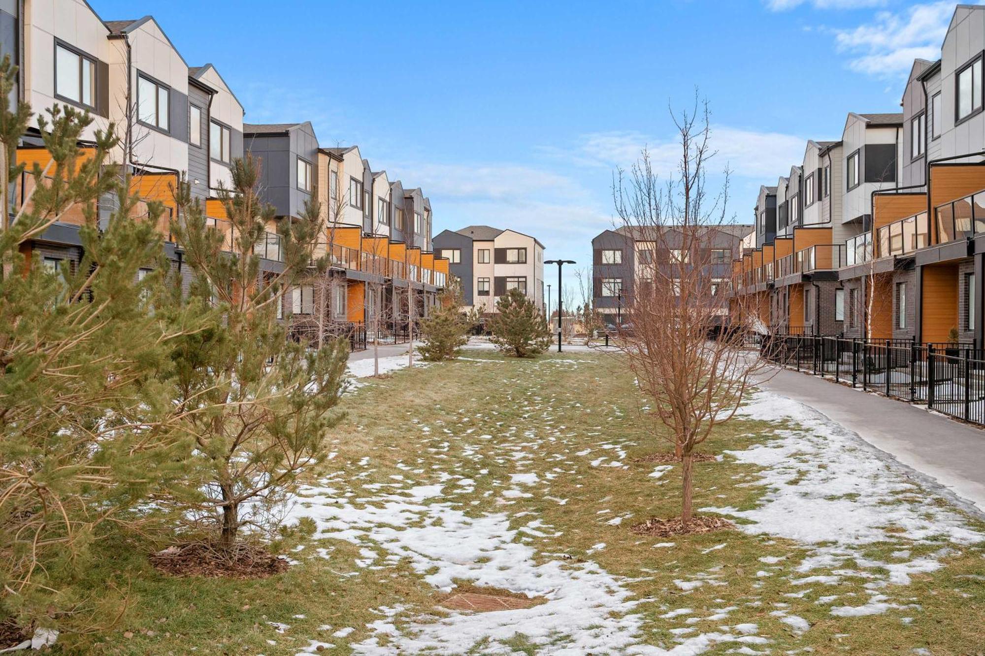 Skyline Retreat Spacious 4Br Home With Balcony!