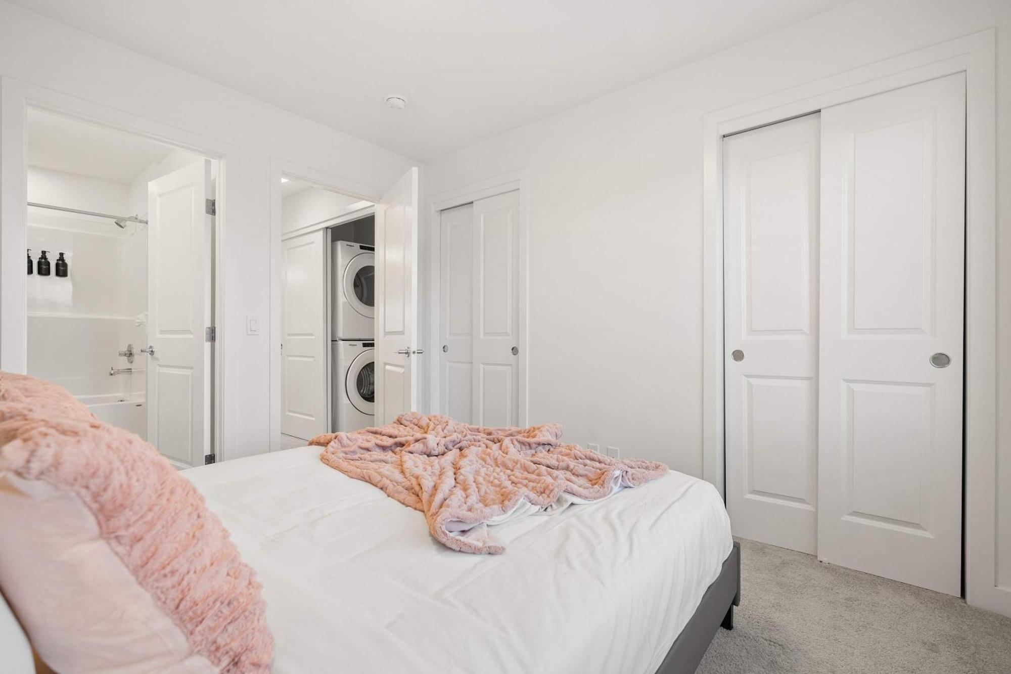 Holiday home Skyline Retreat Spacious 4Br Home With Balcony!