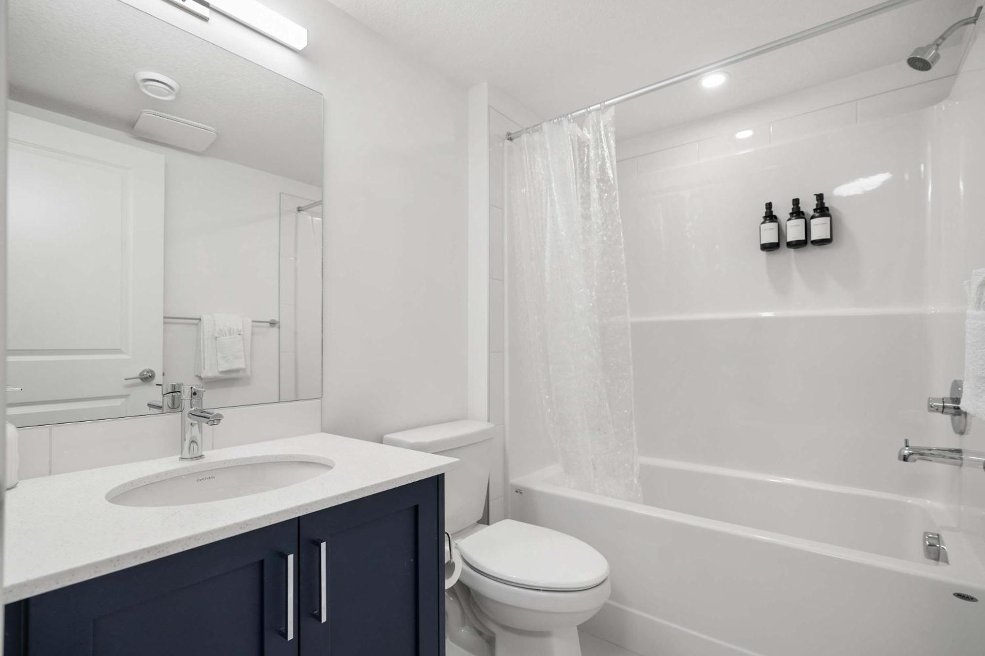 Holiday home Skyline Retreat Spacious 4Br Home With Balcony! *