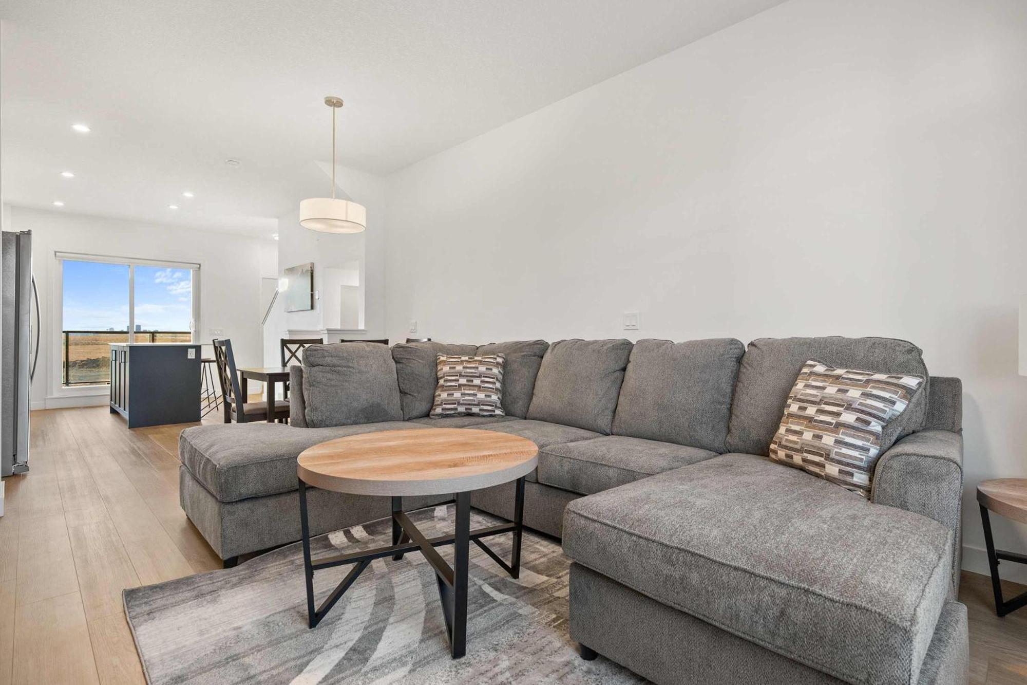 Holiday home Skyline Retreat Spacious 4Br Home With Balcony!