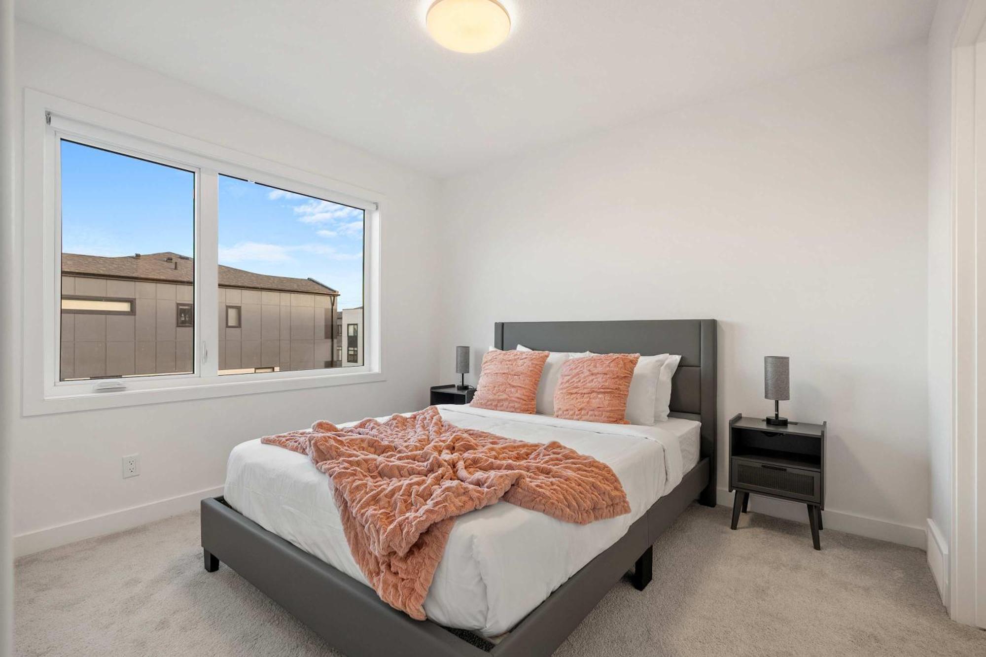 Skyline Retreat Spacious 4Br Home With Balcony!